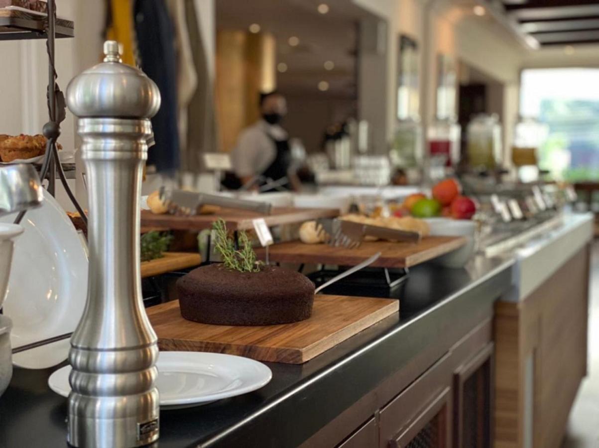 Radisson Oscar Freire Hotel São Paulo Luaran gambar A pepper mill at a buffet