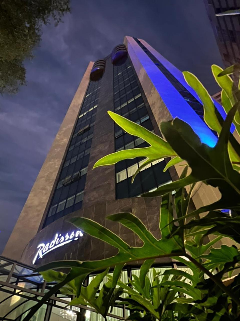 Radisson Oscar Freire Hotel São Paulo Luaran gambar The building at night