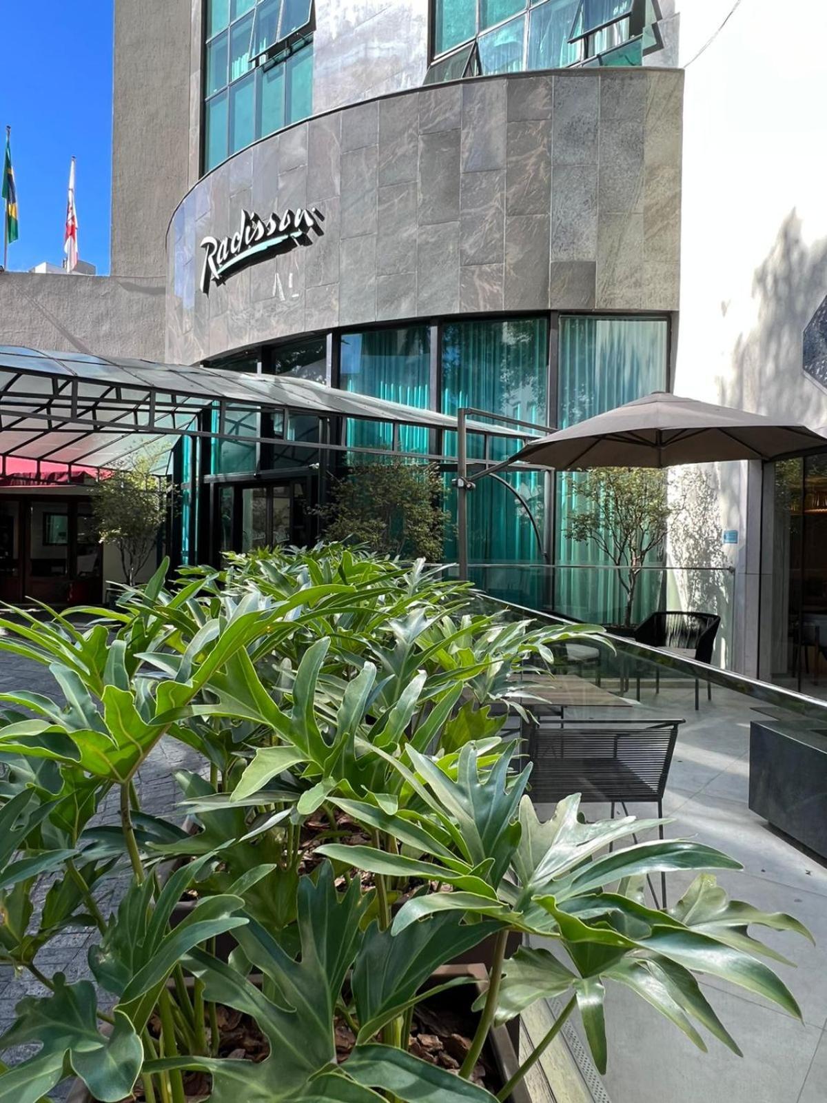 Radisson Oscar Freire Hotel São Paulo Luaran gambar The patio at the new location